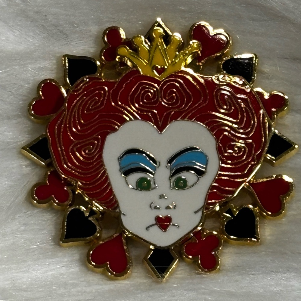 Shanghai Disney Alice Through the Looking Glass Red Queen of Hearts Spinner Pin